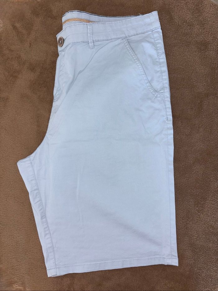 Short femme C&A taille 46 bleu clair en très bon état - photo numéro 5