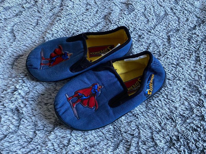 Chaussons SuperMan NEUFS - taille 32