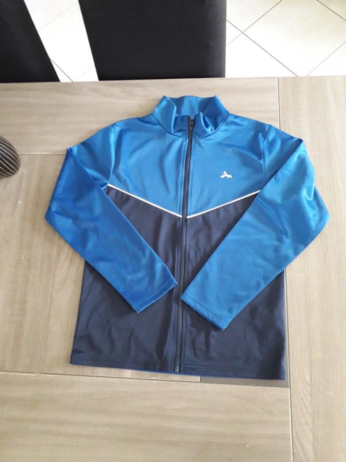 Veste garçon de sport tissaia 14 ans parfait état