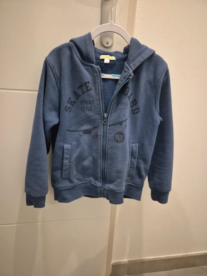 Sweat zippé à capuche