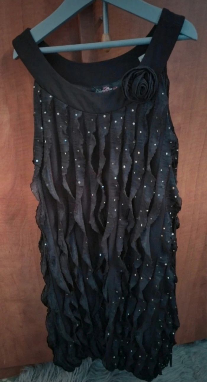 Robe noir a paillettes taille 12/14 ans