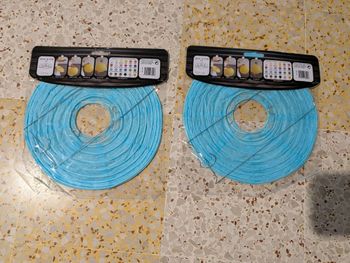 2 lampions en papier bleu neufs