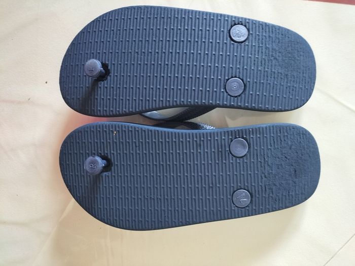 Tongs requins - photo numéro 2