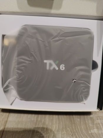 📦 Smart TV Box Android – Neuve