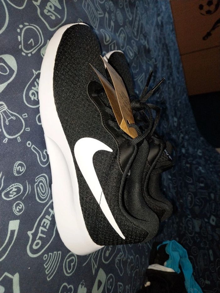 Baskets Nike homme 42.5 neuves