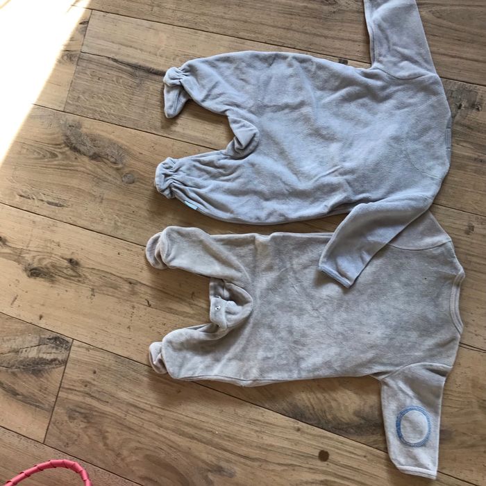 Lot de 2 pyjamas taille 3 mois - photo numéro 2