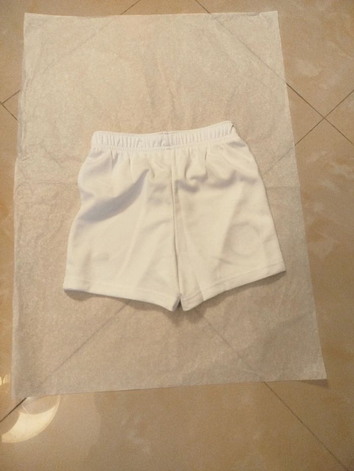 Tenue de foot Puma, équipe Manchester City taille 4/5  ans authentique neuf - photo numéro 20