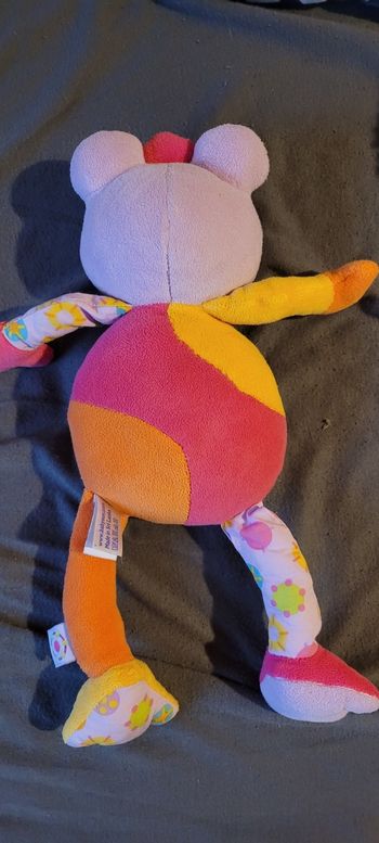 Peluche grenouille avec grelot dans le ventre