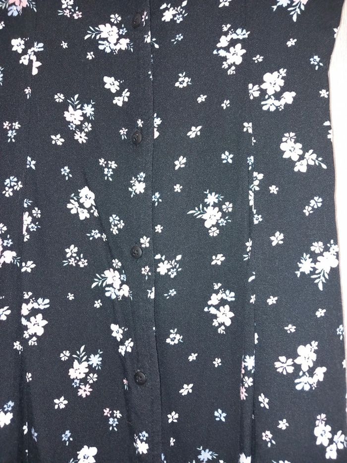 Jolie robe fleurie avec boutons 8ans - photo numéro 2