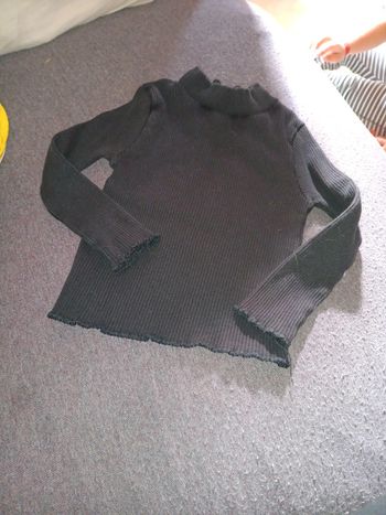 Tee-shirt style côtelé  noté  4 ans clairement plus petit