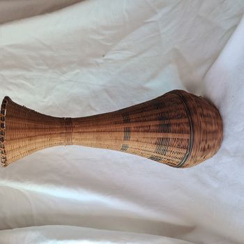 Vase motifs vert en rotin osier roseau du Laos Hauteur 35 cm