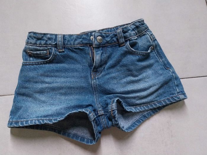 Lot de deux shorts fille 8ans - photo numéro 2