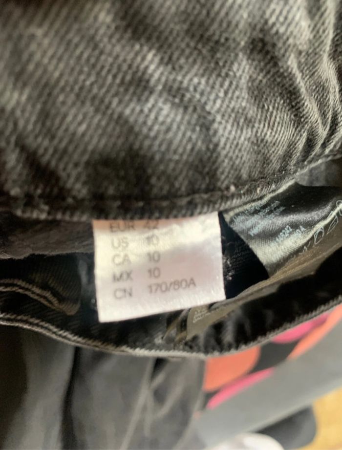 Jeans troué - photo numéro 3