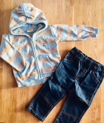 Lot gilet à capuche et jean garçon 18 mois