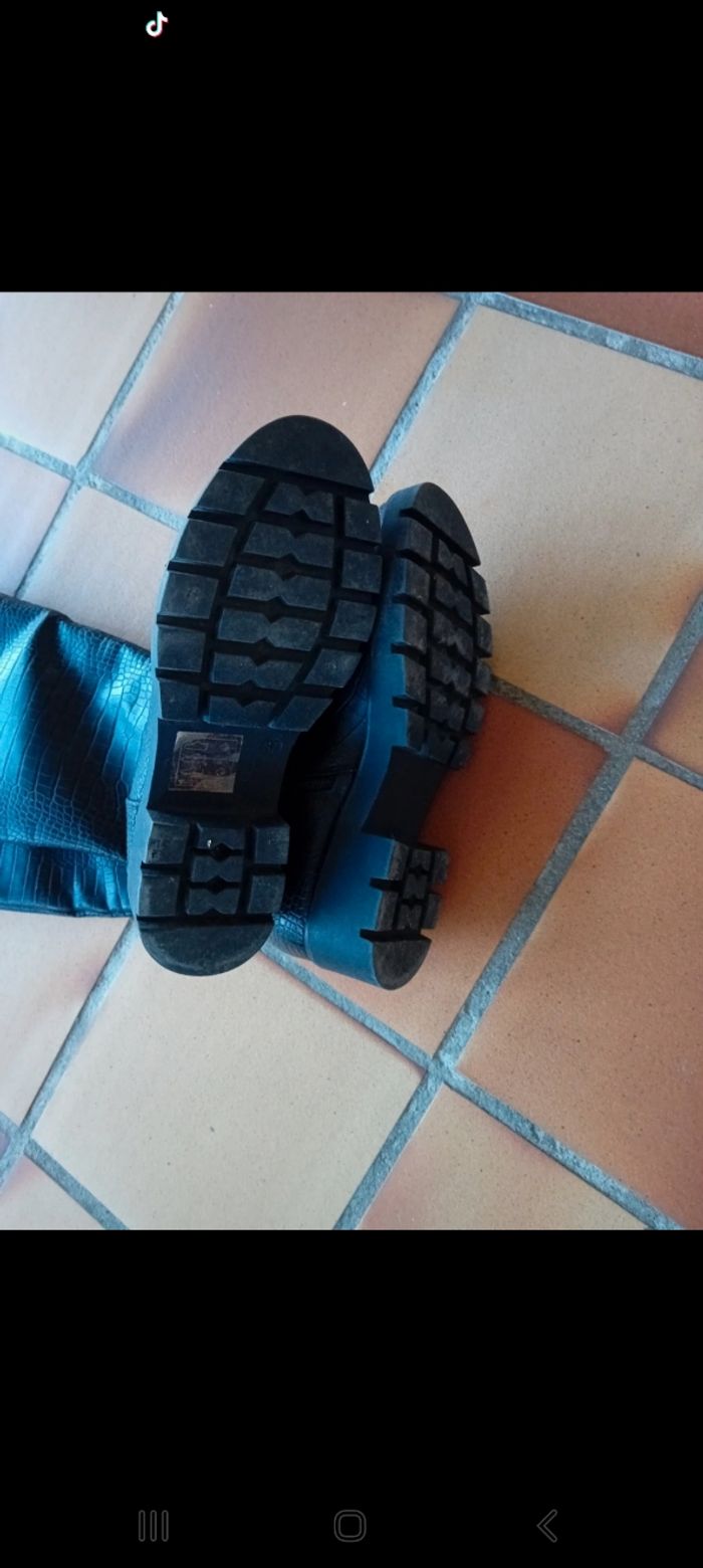 Bottes noires - photo numéro 4