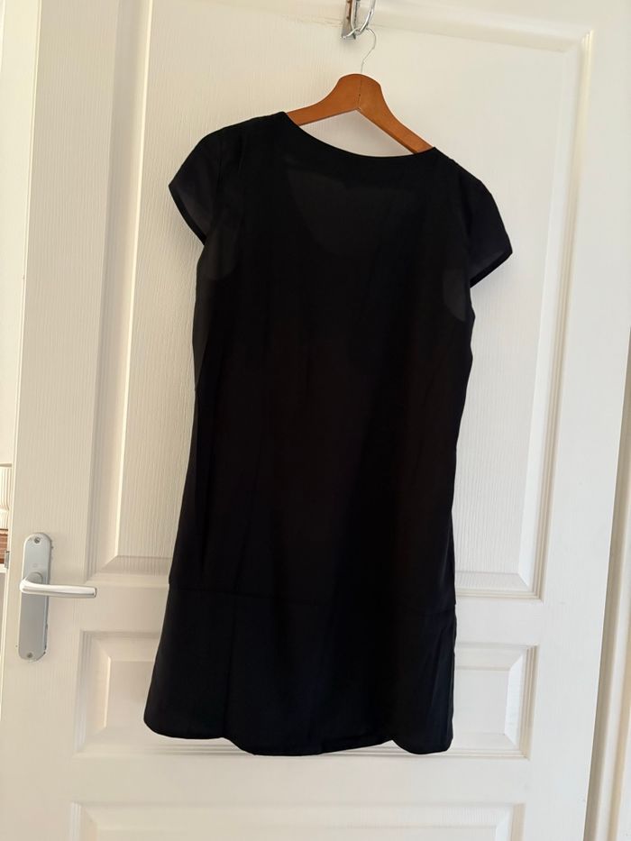 Robe noire - photo numéro 2