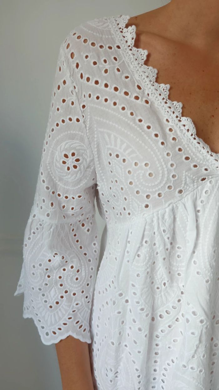 🌟 Robe blanche à broderie - photo numéro 3