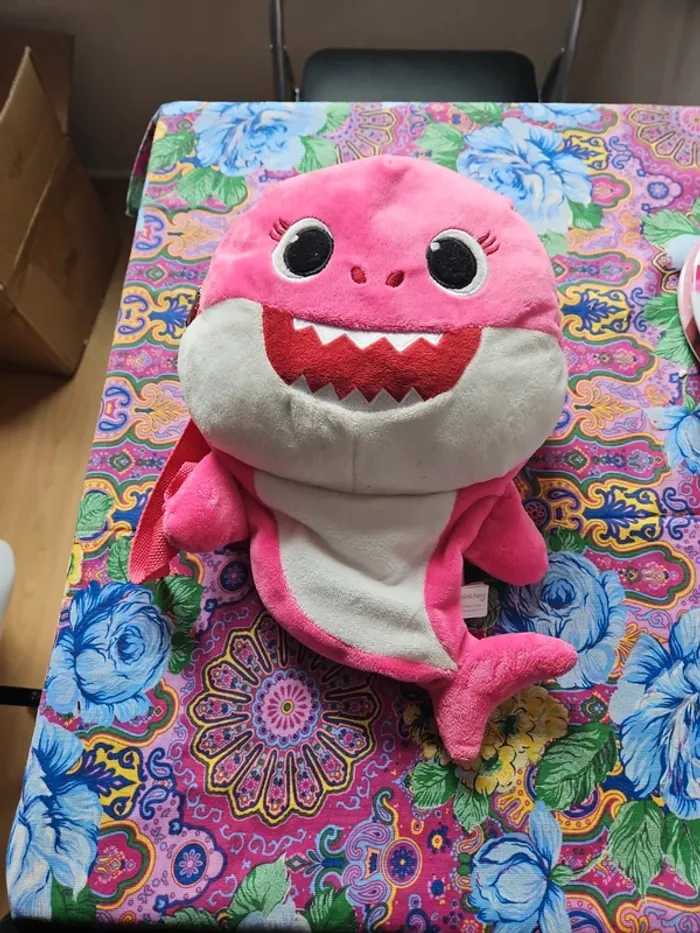 Sac peluche baby sharck
