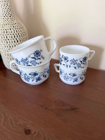 Lot de 4 tasses motif Aster - Arcopal