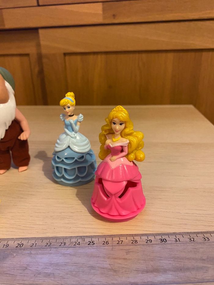 Jouets figurines princesses Disney aurore cendrillon nains pirates bouton d’or raiponce - photo numéro 5