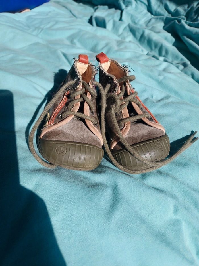 Paire chaussures - photo numéro 2