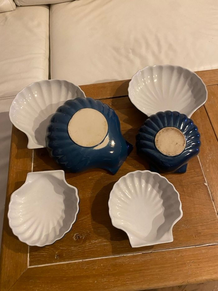 Lot 6 plats bleus et blanc en forme de coquille