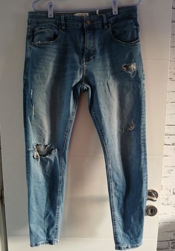 Jean troué Pull & Bear
Taille 46