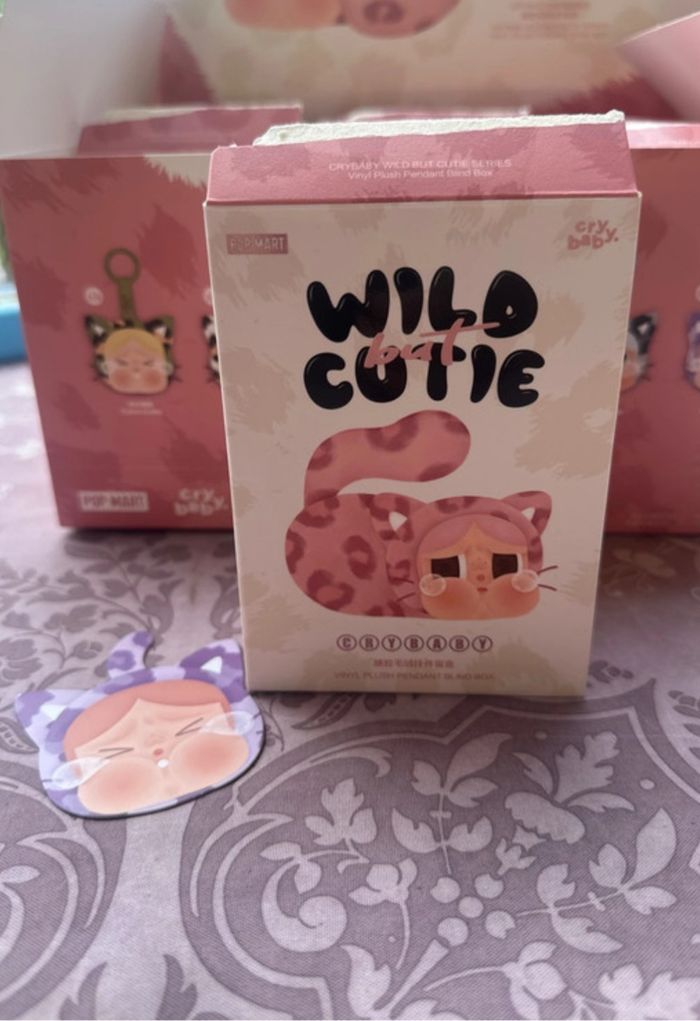 Pop Mart cry baby wild but cutie neon cutie neuf authentique - photo numéro 2
