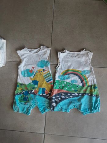 2 combicourts / pyjama été  pareil éléphant souris arc-en-ciel T. 18 mois