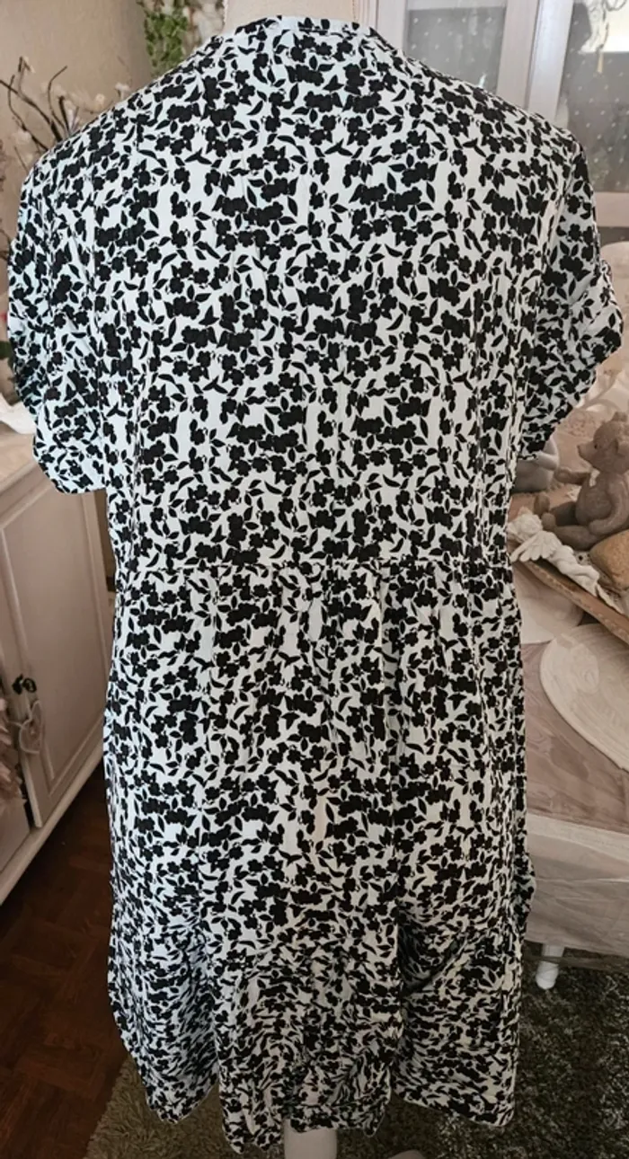 Robe blanche noire New Collection Taille 42 - photo numéro 3