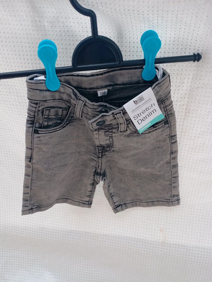 Short neuf