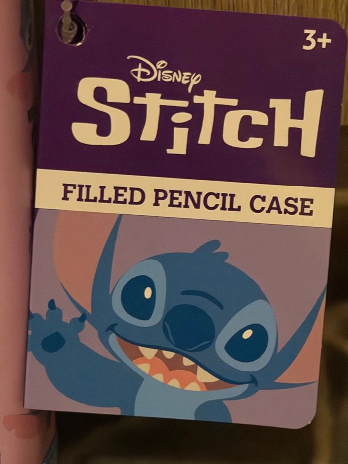 Trousse avec fournitures de dessin et d’écriture Stitch. - photo numéro 3