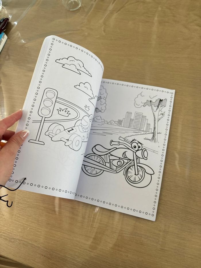 Livre de coloriage neuf - photo numéro 3