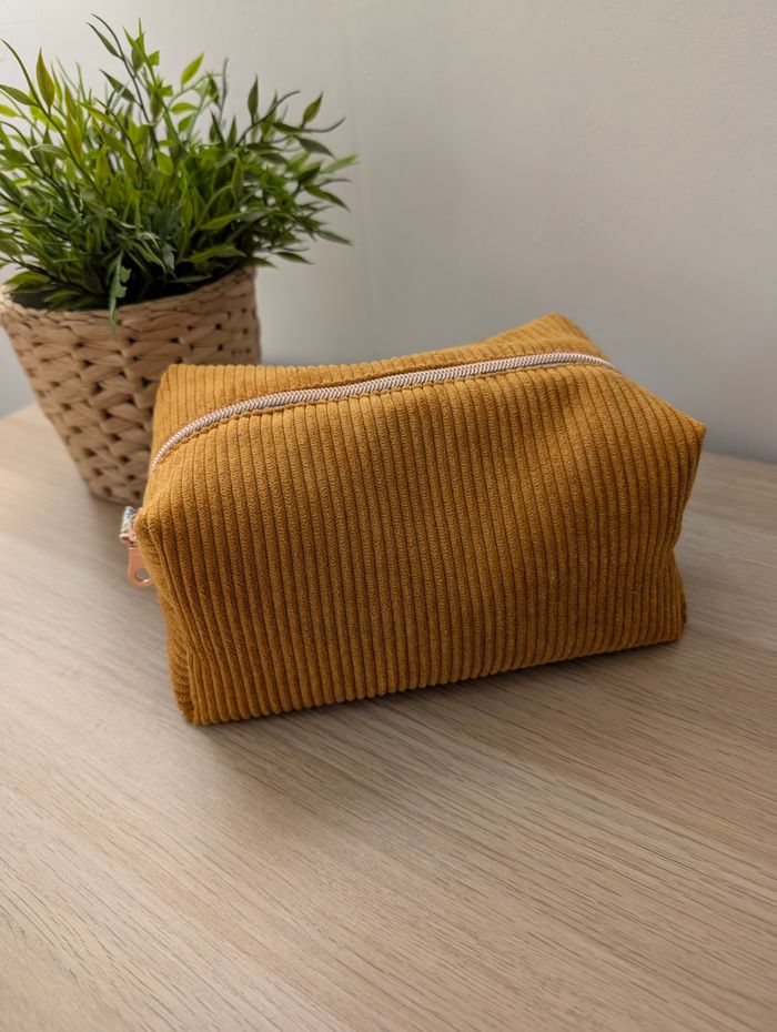 Trousse matelassée pour rangement maquillage ou autre - photo numéro 3