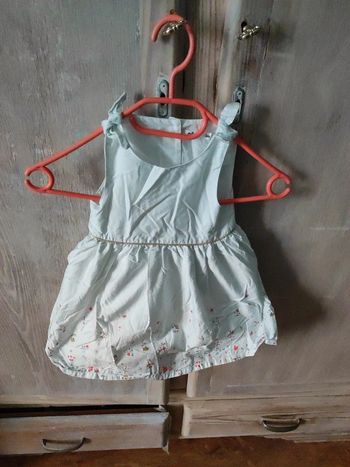 Magnifique robe avec petites fleurs