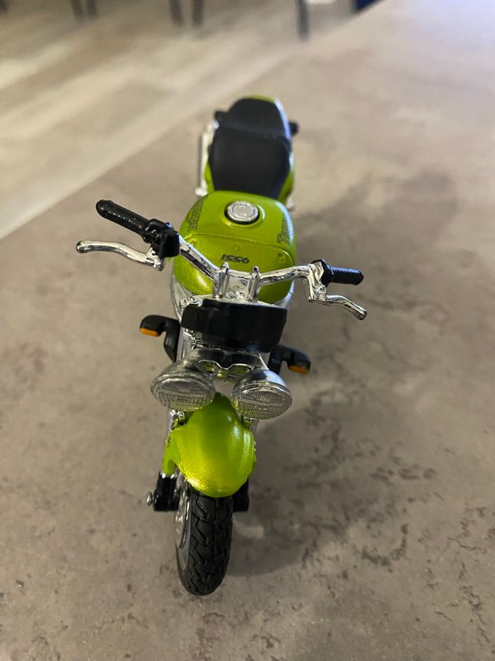 Moto triumph - photo numéro 3