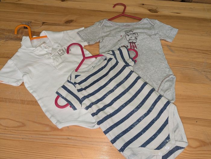 Lot 3 bodies manches courtes 6 mois