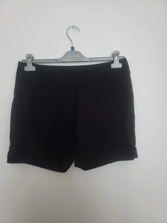 Short droit noir Taille 42