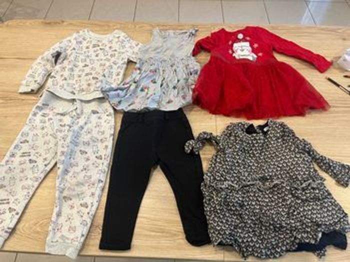Lot 6 vêtement fille taille 18 mois en très bon état