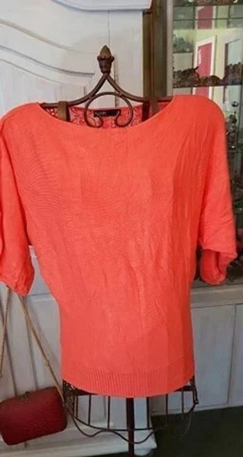 pull . leger .manche 3/4. avec dentelle dans le dos .taille S. kiabi