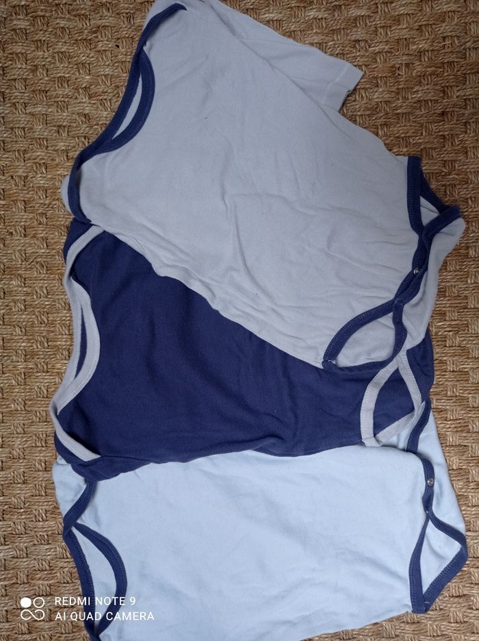 Lot de 3 bodys tissaia