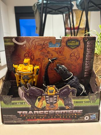 Transformers bumblebee snarlsaber 