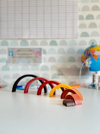 Arc en Ciel Montessori en Bois (Modèle Automne Red/Brown) 