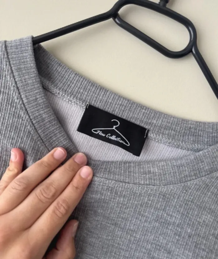 👚👖Ensemble femme gris taille unique -  new collection NEUF sans étiquette ! - photo numéro 2