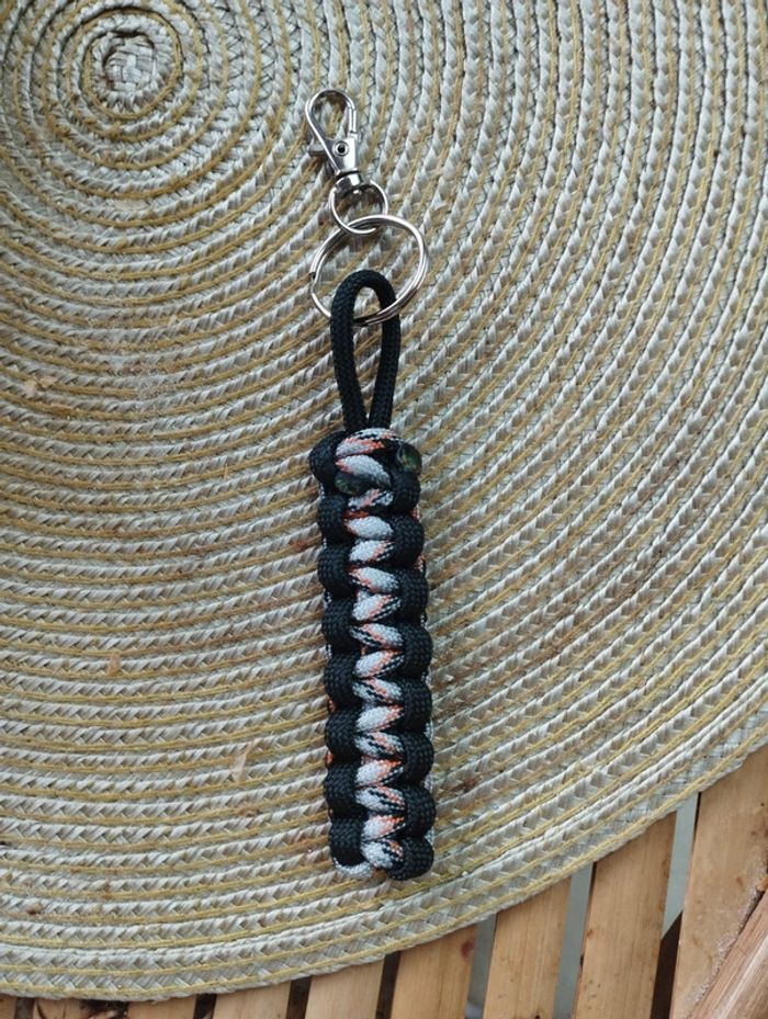 Porte clés en paracorde fait maison