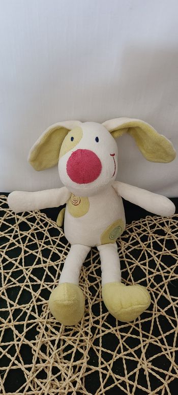 Peluche chien SUCRE D'ORGE cocard vert blanc et rouge spirales