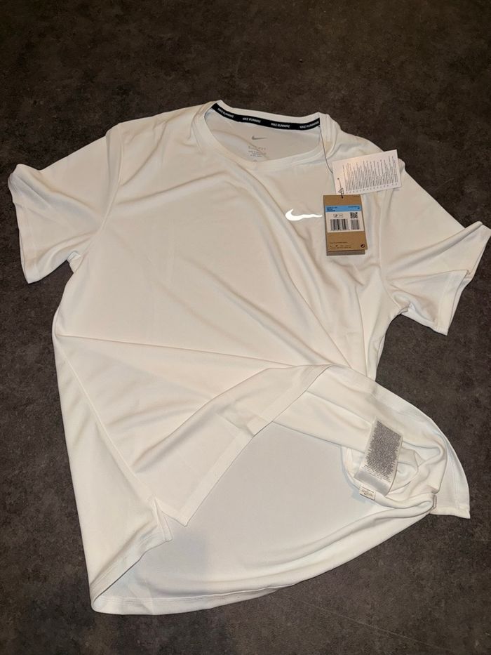 Ensemble running : veste, pantalon, 2 t-shirt - photo numéro 10