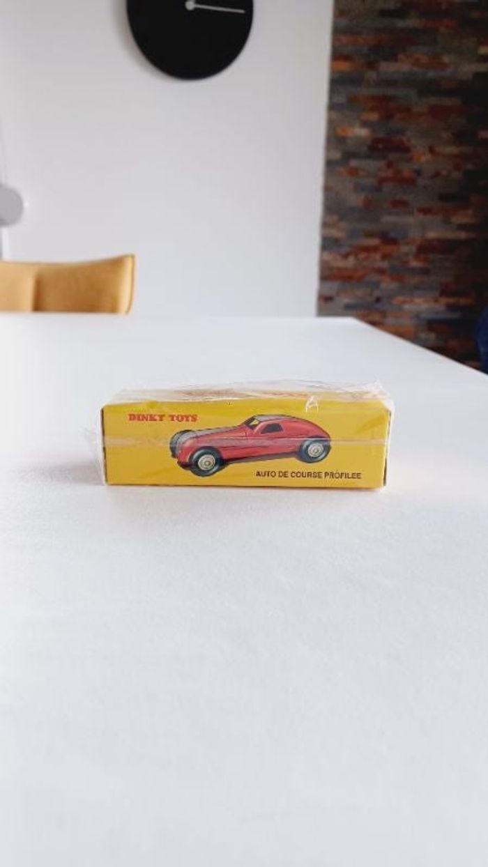 Dinky toys auto de course