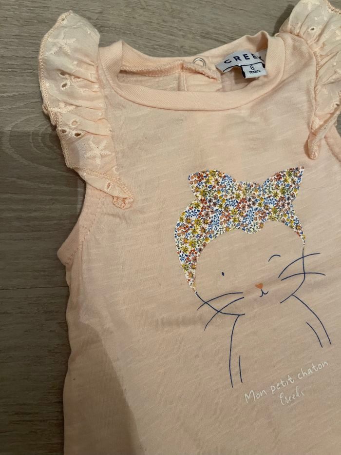 Tee shirt fleurie neuf - photo numéro 2