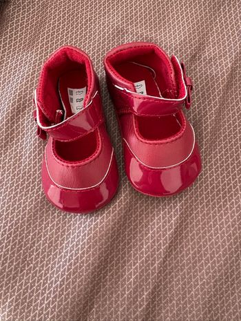 Chaussure bébé fille - taille 16/17- Neuf